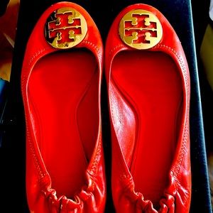 Fair consideration, worn a few times. Bought too big but I loved the color.😁